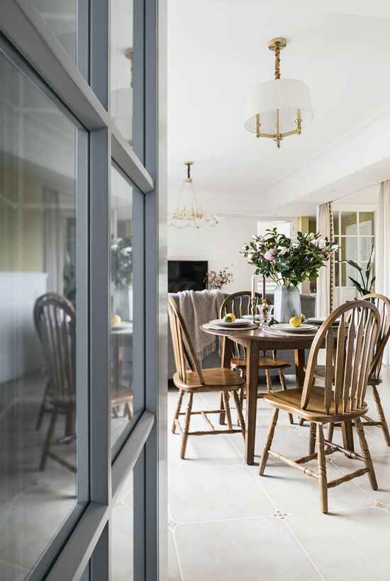 超大衣帽間！獨(dú)居女博士的70㎡美式小屋，用暖黃布置空間，美的夢(mèng)幻~