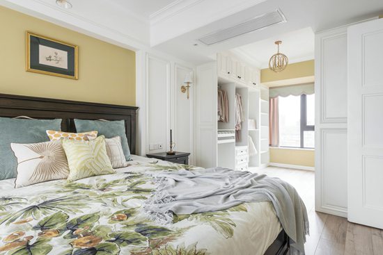 超大衣帽間！獨(dú)居女博士的70㎡美式小屋，用暖黃布置空間，美的夢(mèng)幻~